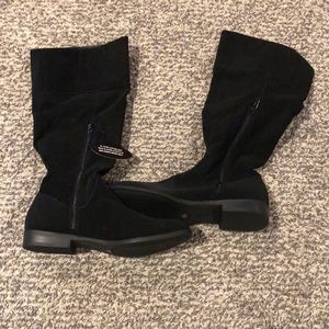 Women’s black boots